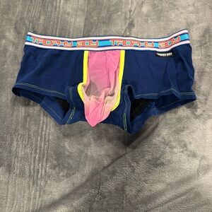 Men’s trunk underwear.